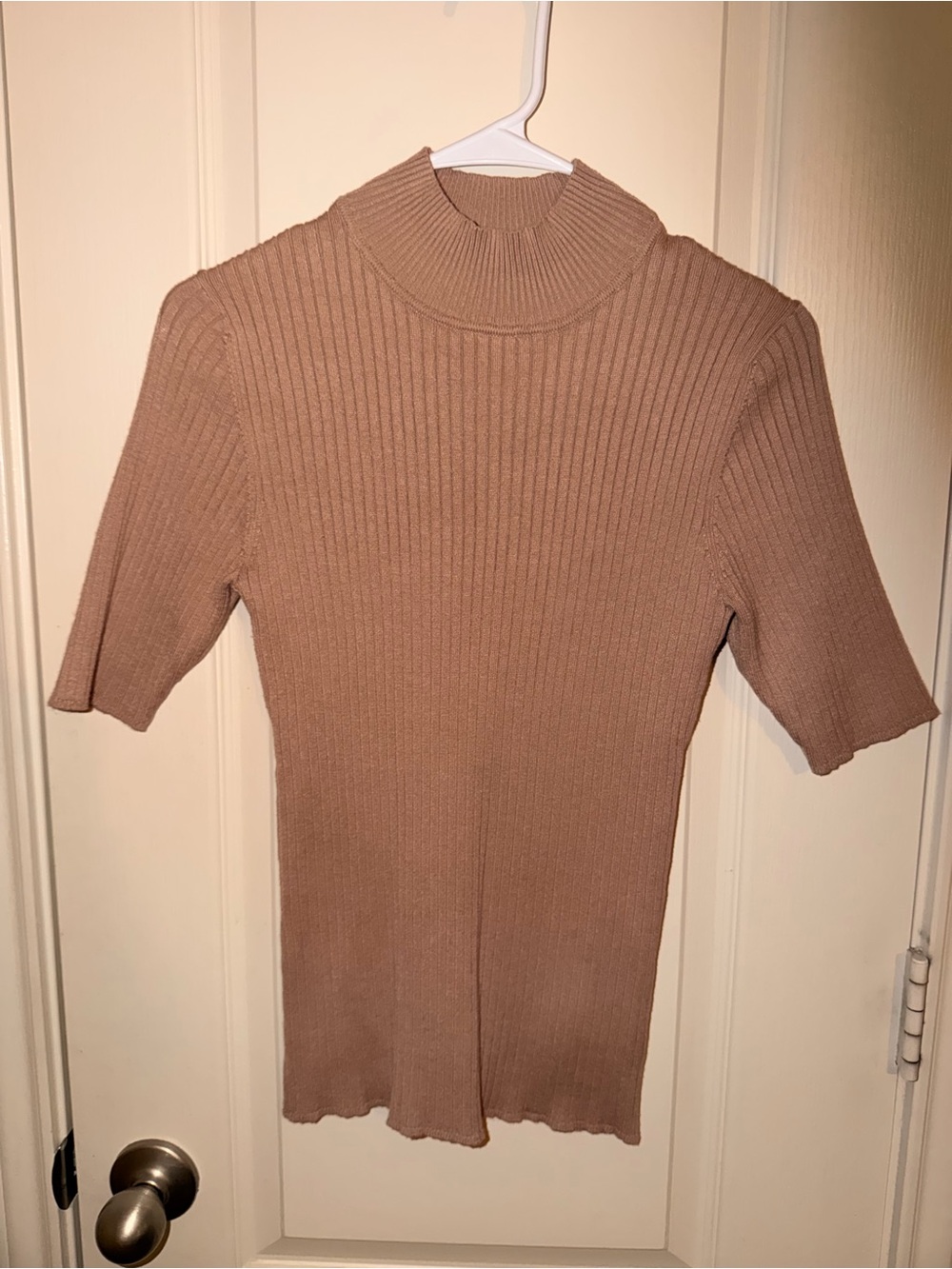 Ribbed Mock-Neck Short Sleeve Top in Taupe